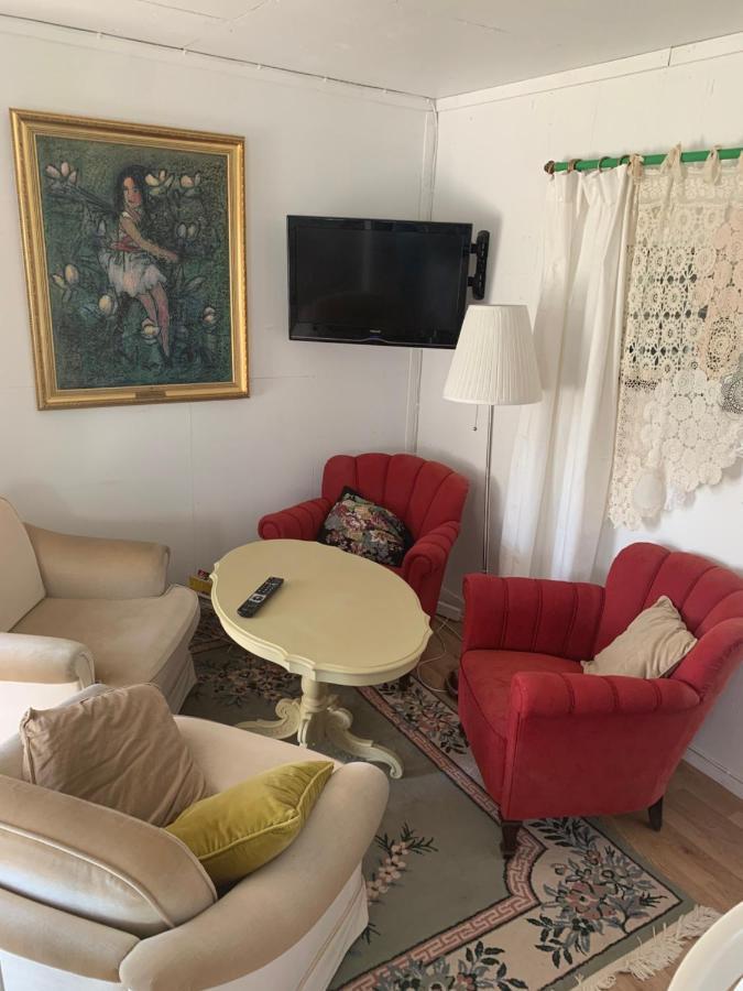 לינה וארוחת בוקר Stora Mellosa Ranch Moerby מראה חיצוני תמונה