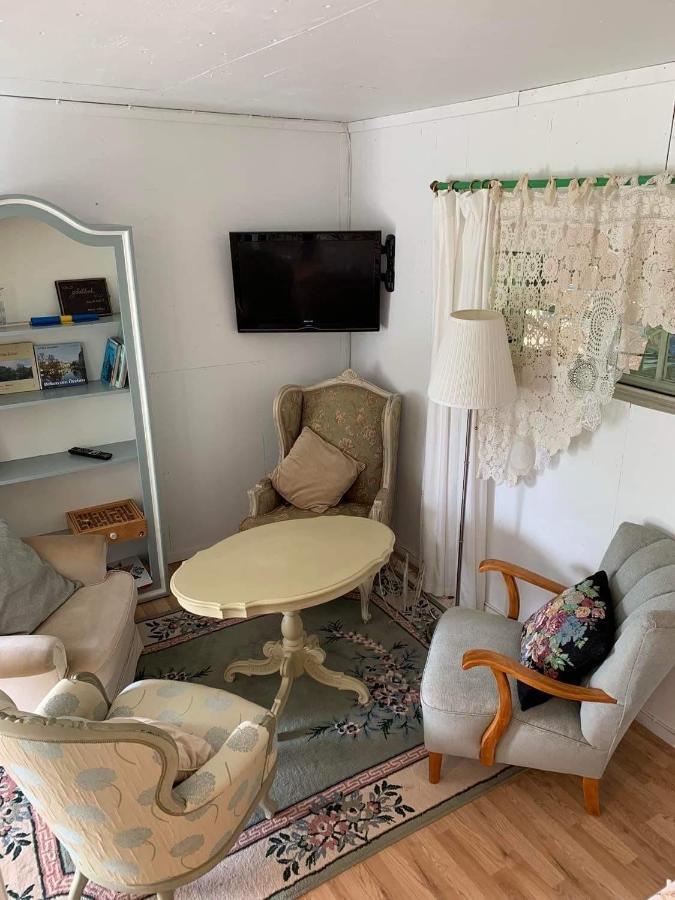 לינה וארוחת בוקר Stora Mellosa Ranch Moerby מראה חיצוני תמונה
