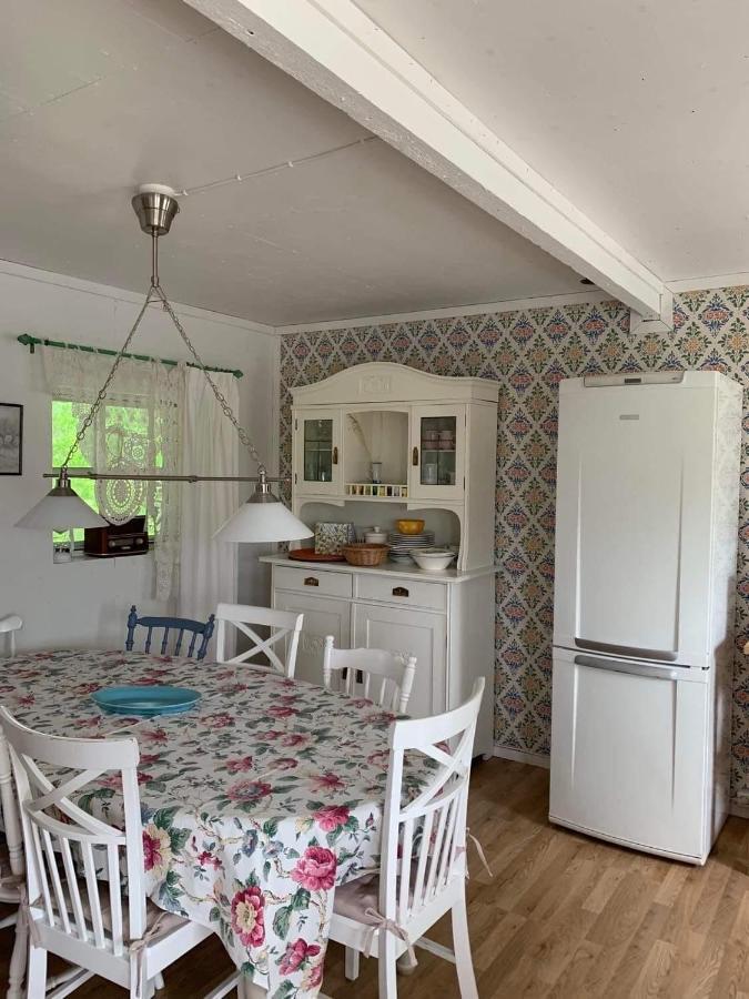 לינה וארוחת בוקר Stora Mellosa Ranch Moerby מראה חיצוני תמונה